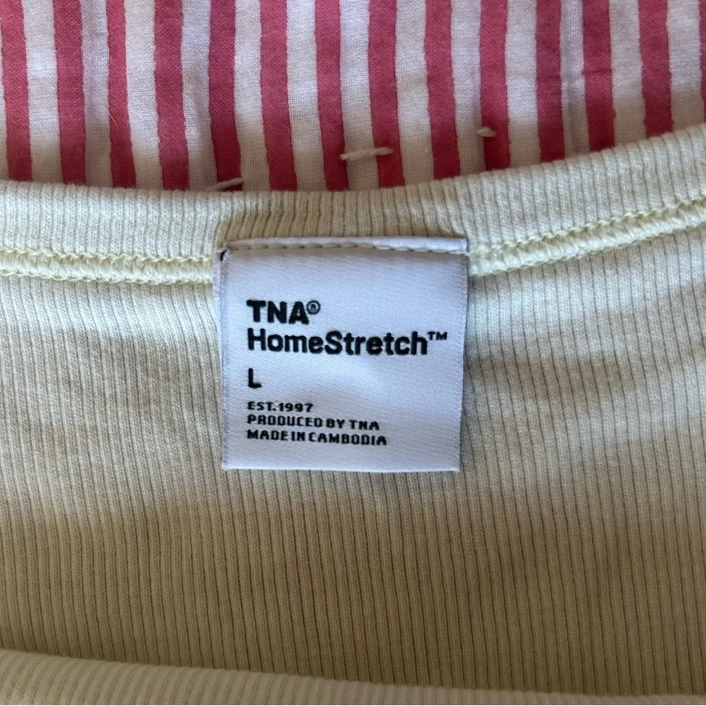 Aritzia TNA homestretch tank - Picture 2 of 3